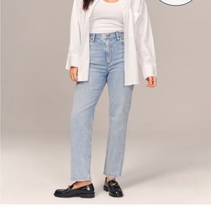 Abercrombie - Curve Love Ultra High Rise Ankle Straight Jean